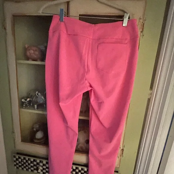 Lilly Pulitzer Pink luxletic golf pants - Picture 2 of 6